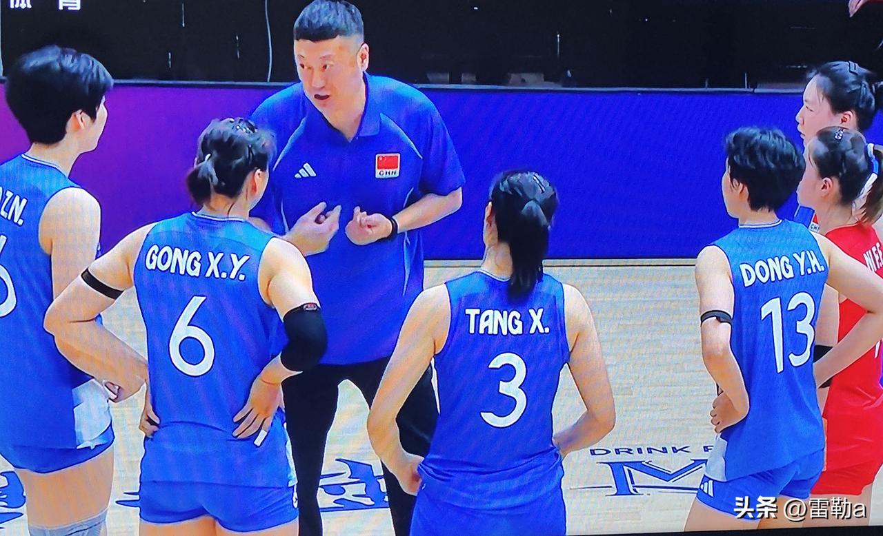 中国女排首秀失利原因在哪？

主观原因是李盈莹未能伤愈回归，吴梦洁突发手术，李晨
