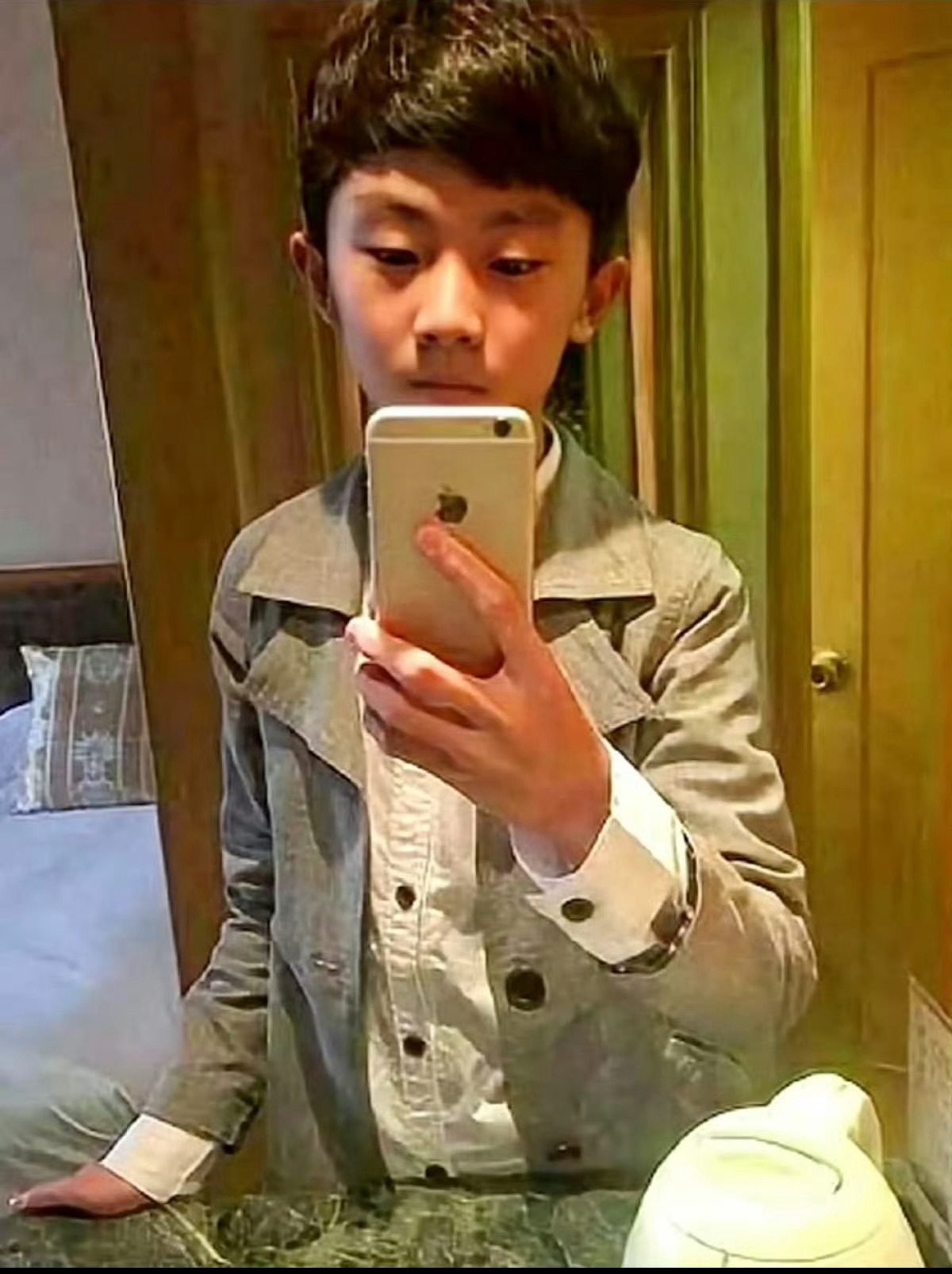 这两张图放一块儿太逗了 