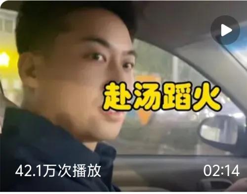 网上传出汪峰与李巧森林北的恋情，引起了人们普遍的关注，成了热点。汪峰搞音乐的，5