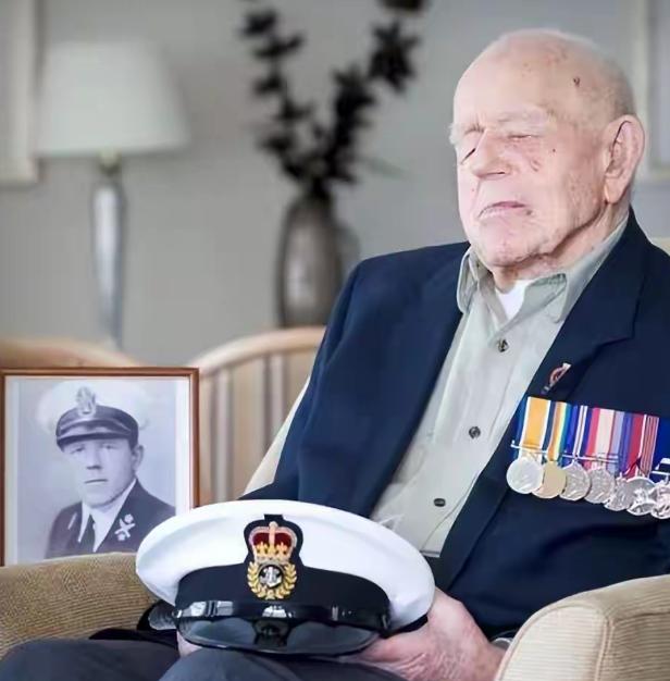 英国退役中将、帝国兴衰研究专家约翰·格卢布直言：美国即将迎来的建国250周年，不