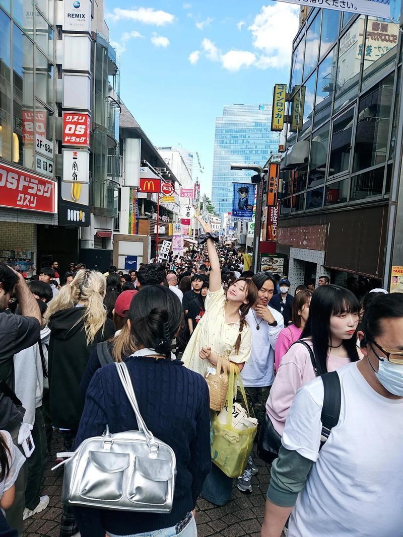 万万没想到，在中方的呼吁之下，仍旧有许多人前往日本旅游！在1月2日，据新加坡联合