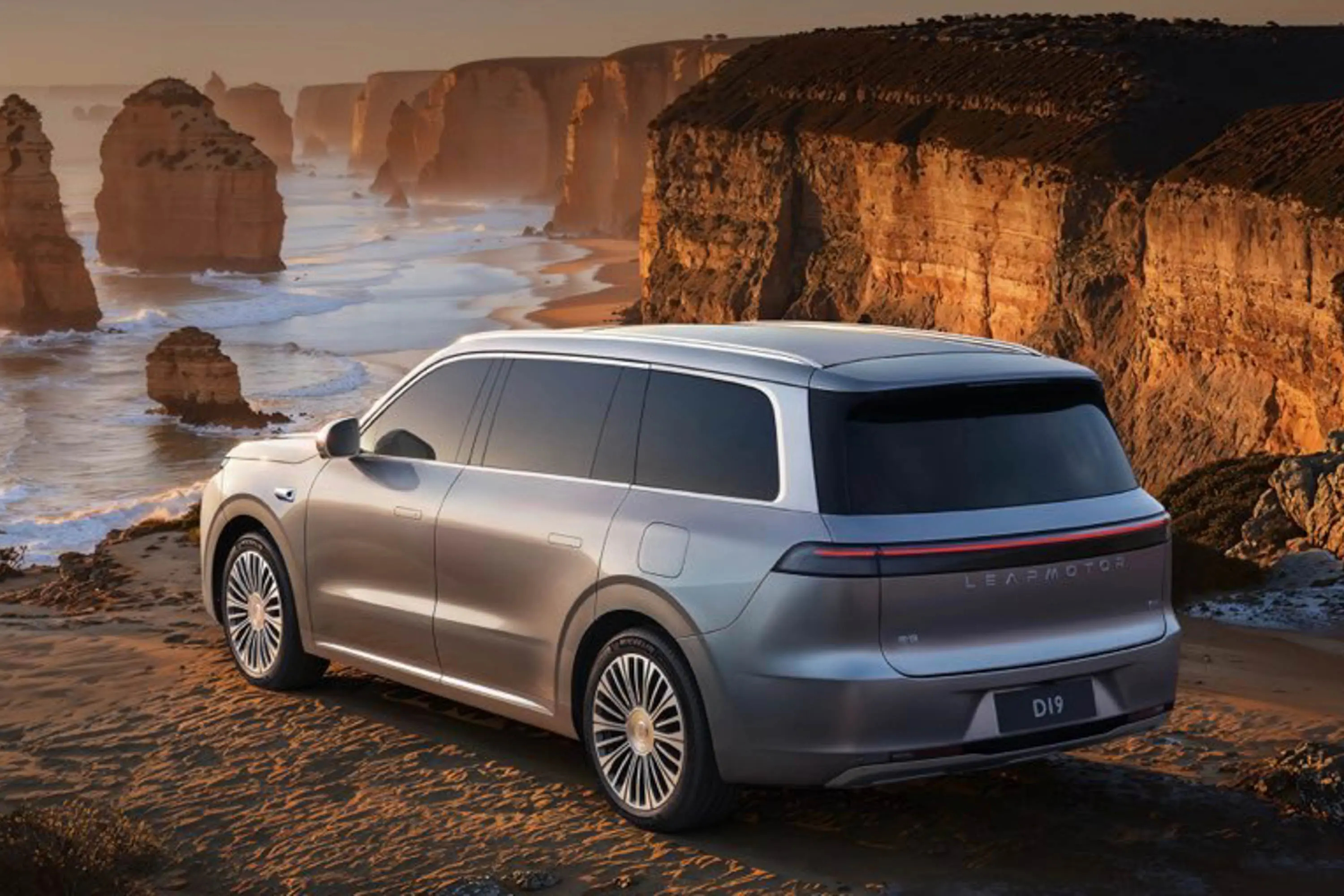 零跑D19这款旗舰SUV😌，近期的讨论度一直居高不下。提供多样动力选择，不管日