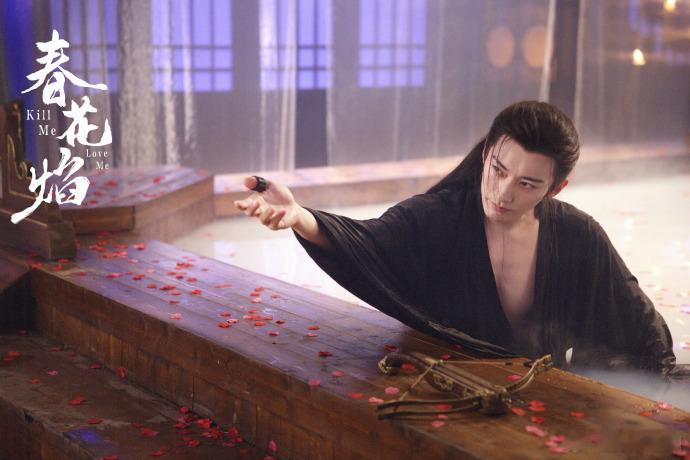 #刘学义浴池露胸肌##刘学义浴池禁欲感#《春花焰》里刘学义的浴池造型太帅了。强烈