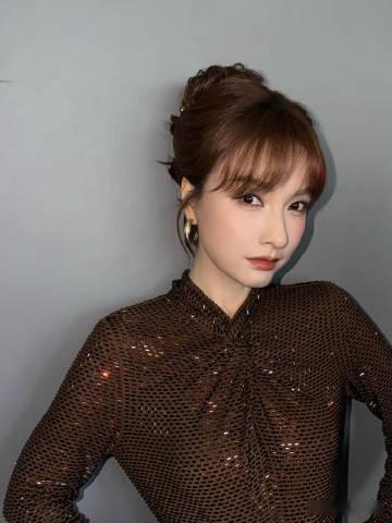 连吴昕都算上世纪艺人了吗快乐老家 有了吴昕的新title，感觉整个综艺界都被她点