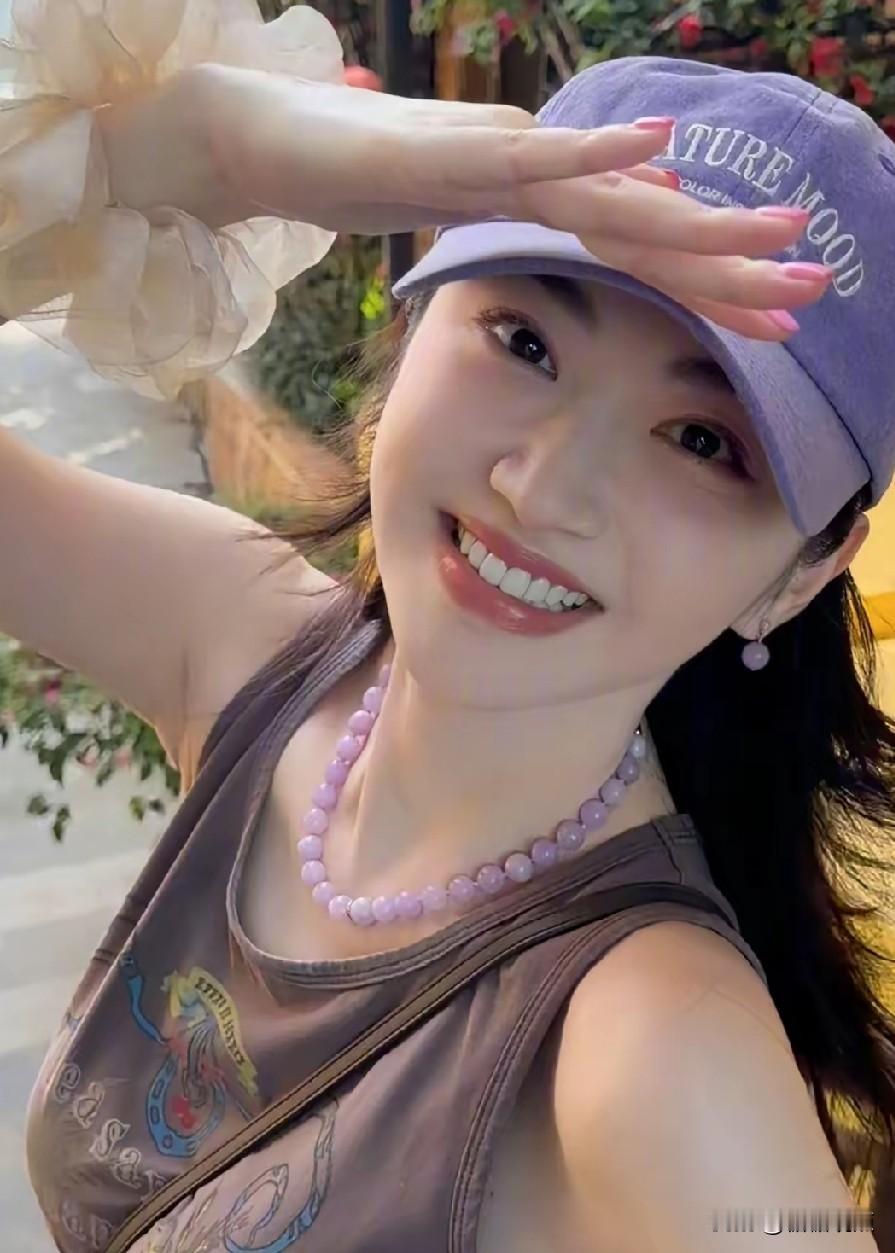 景甜都38岁了，在我们村，孩子都上初高中了，前有张继科，后有孙宇晨，一个漂亮女人