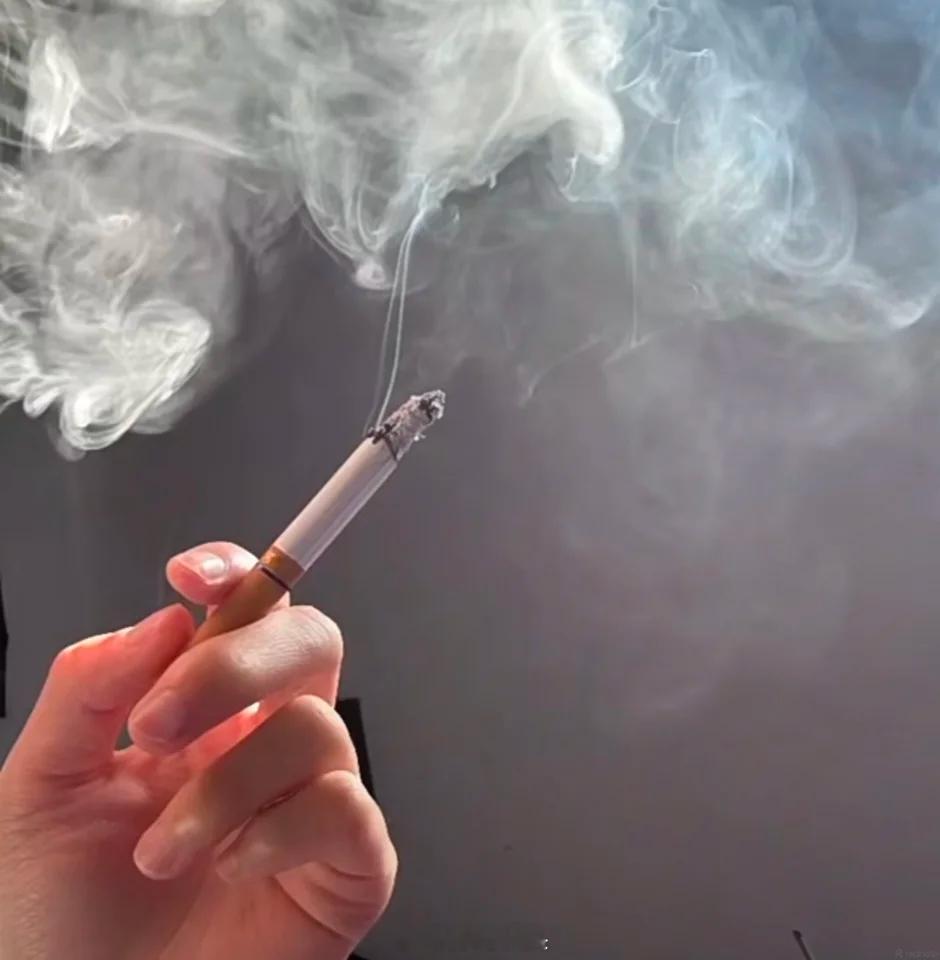 允许自己有低迷的时候，黑夜走得越深，离黎明就越近！晚场加油！ 