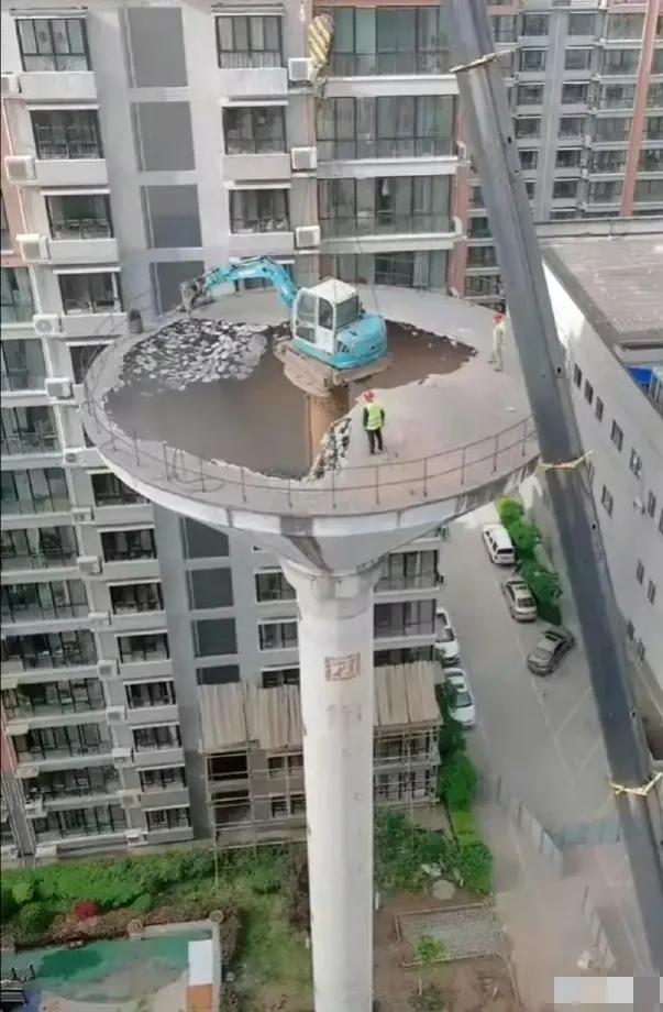 他们有没有努力工作？
他们的工资涨没涨?