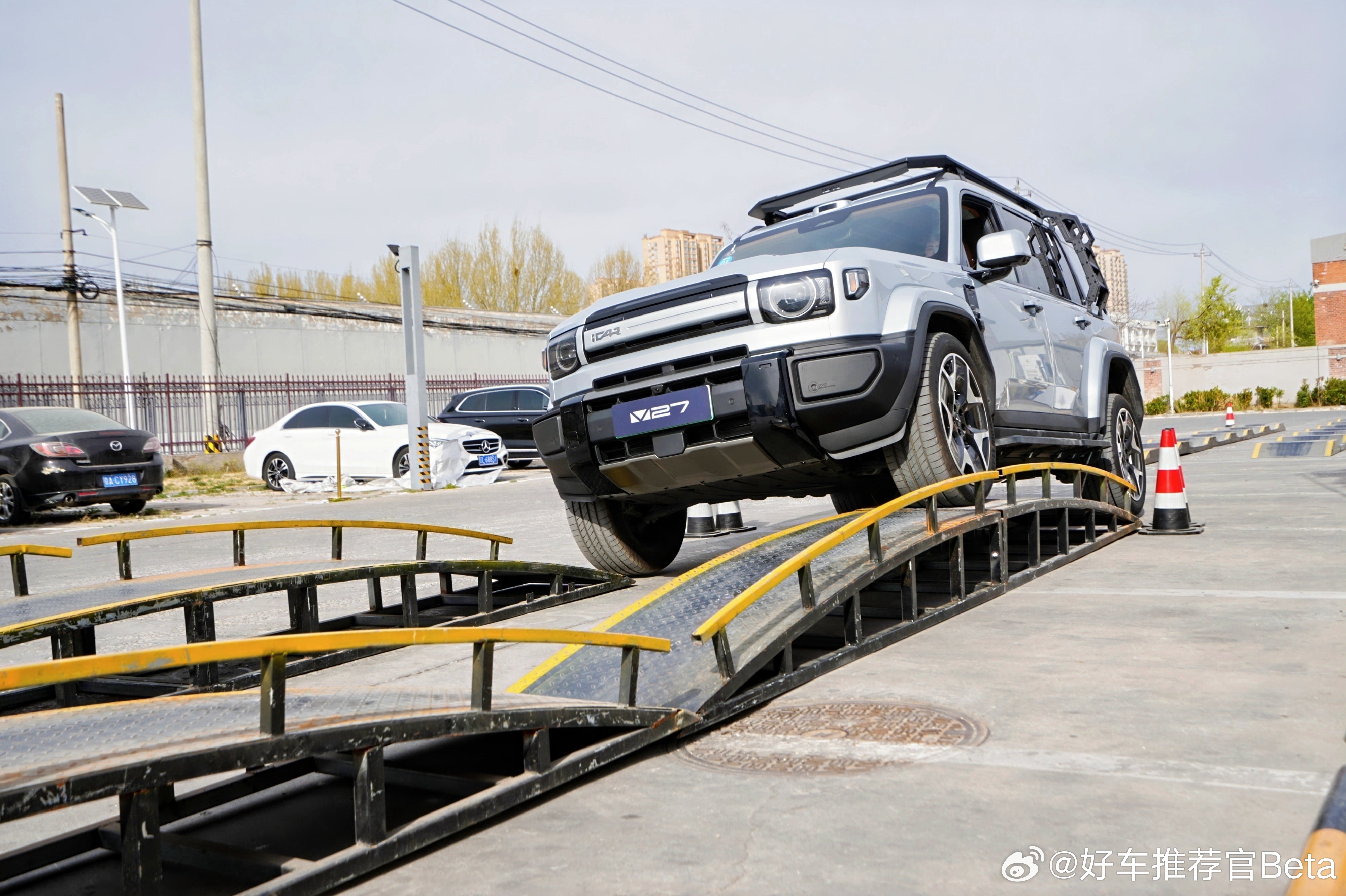 正好赶上了iCAR V27在北京的交车仪式。熟悉北京的人都知道，北京的新能源车，