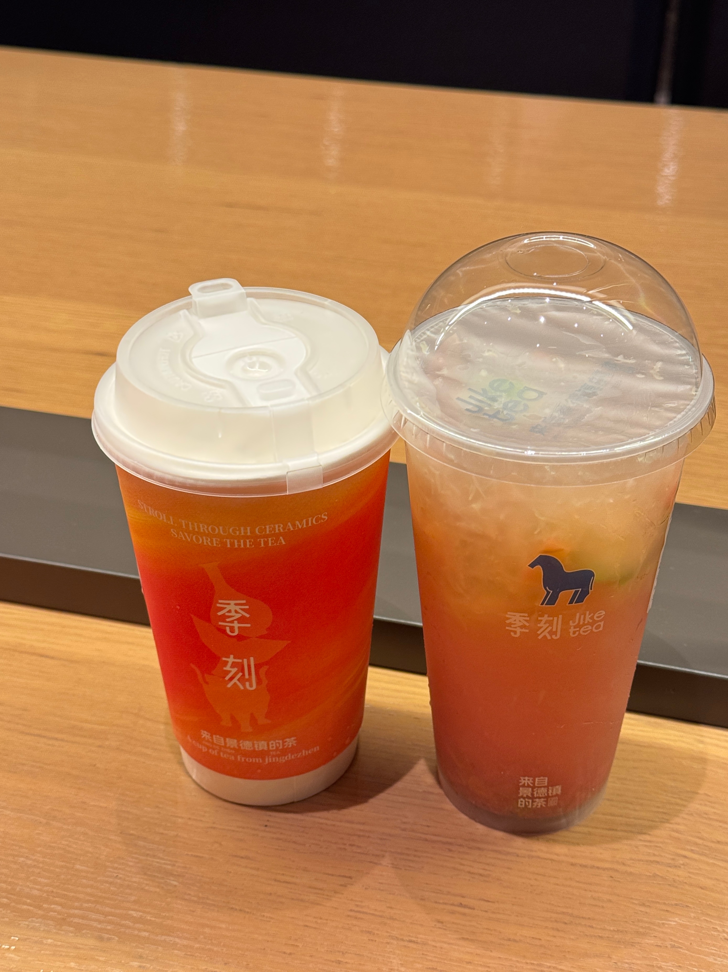 到哪里都喜欢点一杯本地奶茶，这个季刻小📕上风很大，是景德镇的本土奶茶，红茶底，