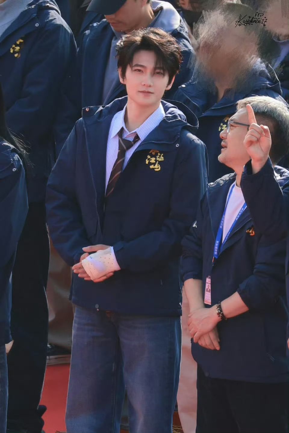 杨洋手部骨折不让江山开机！看杨洋的手受伤了。早日康复！ 