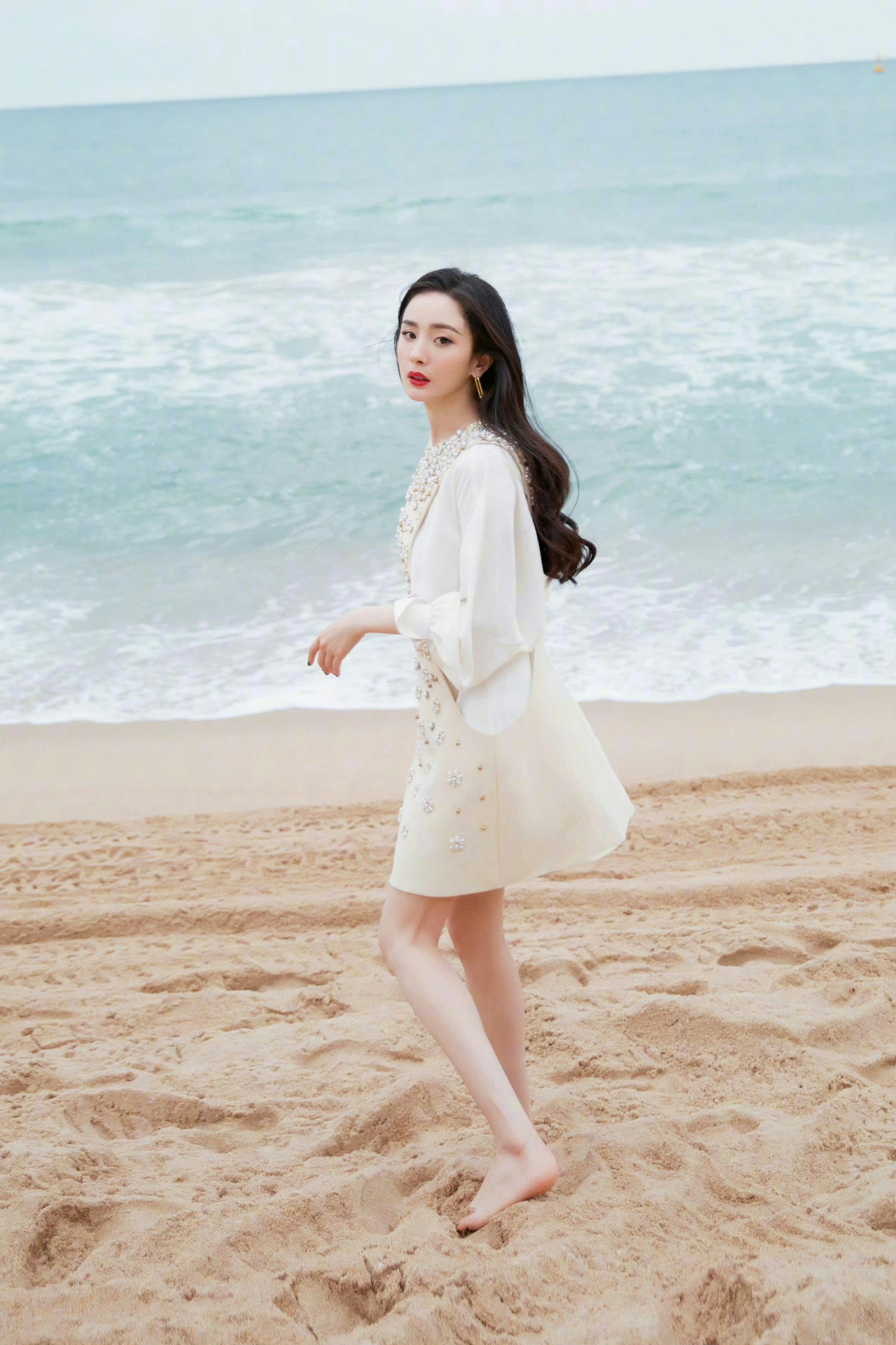 杨幂✨ 海边写真大片[送花花] ​​​
