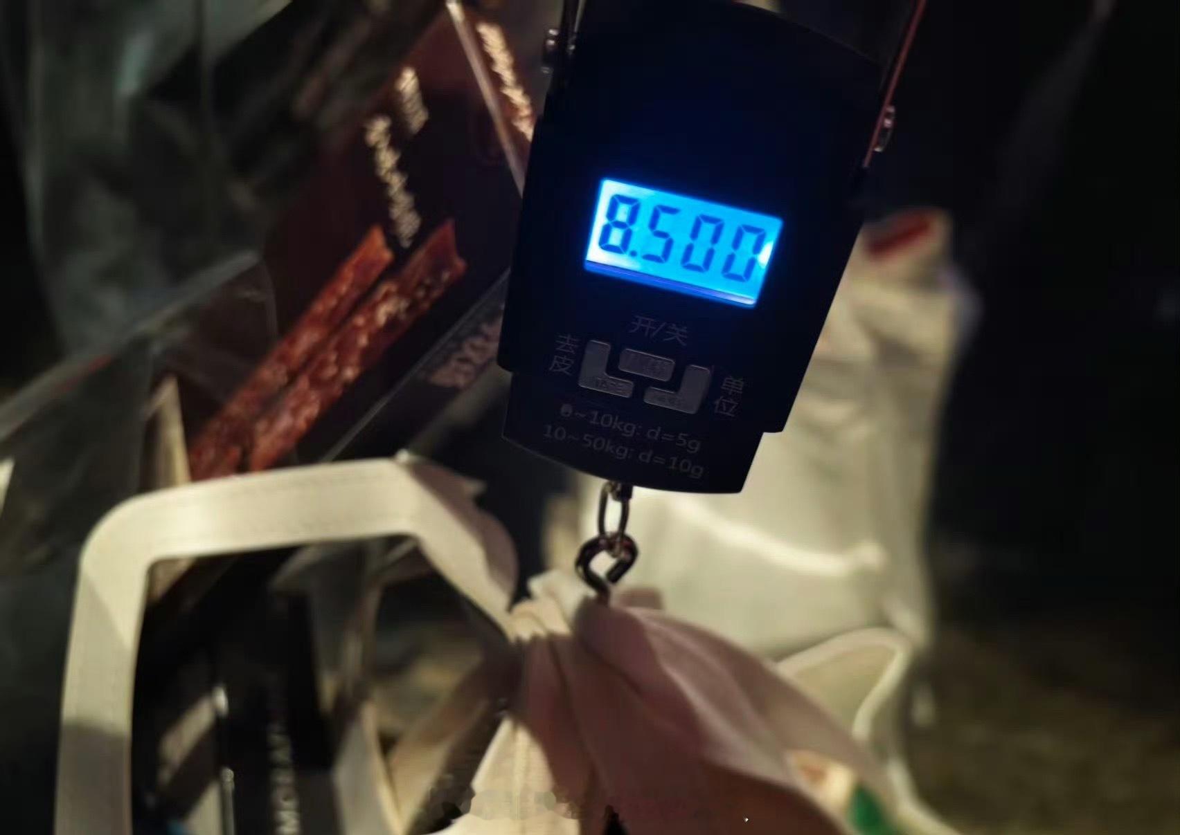 肖战伴手礼17斤主创真的好大方啊 下午还在看小城良方！！追到预告片了，实在不够看