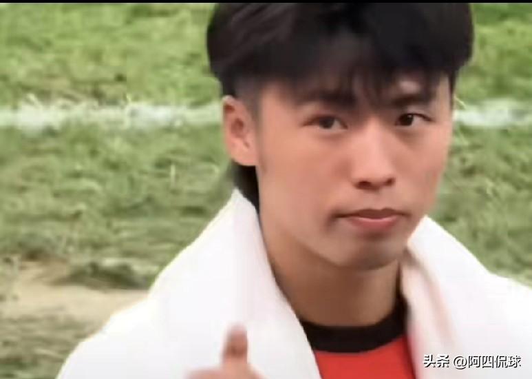 浪子回头金不换！此前涂指甲、留长发引发巨大争议的中国U23国家队球员汪士钦削发明