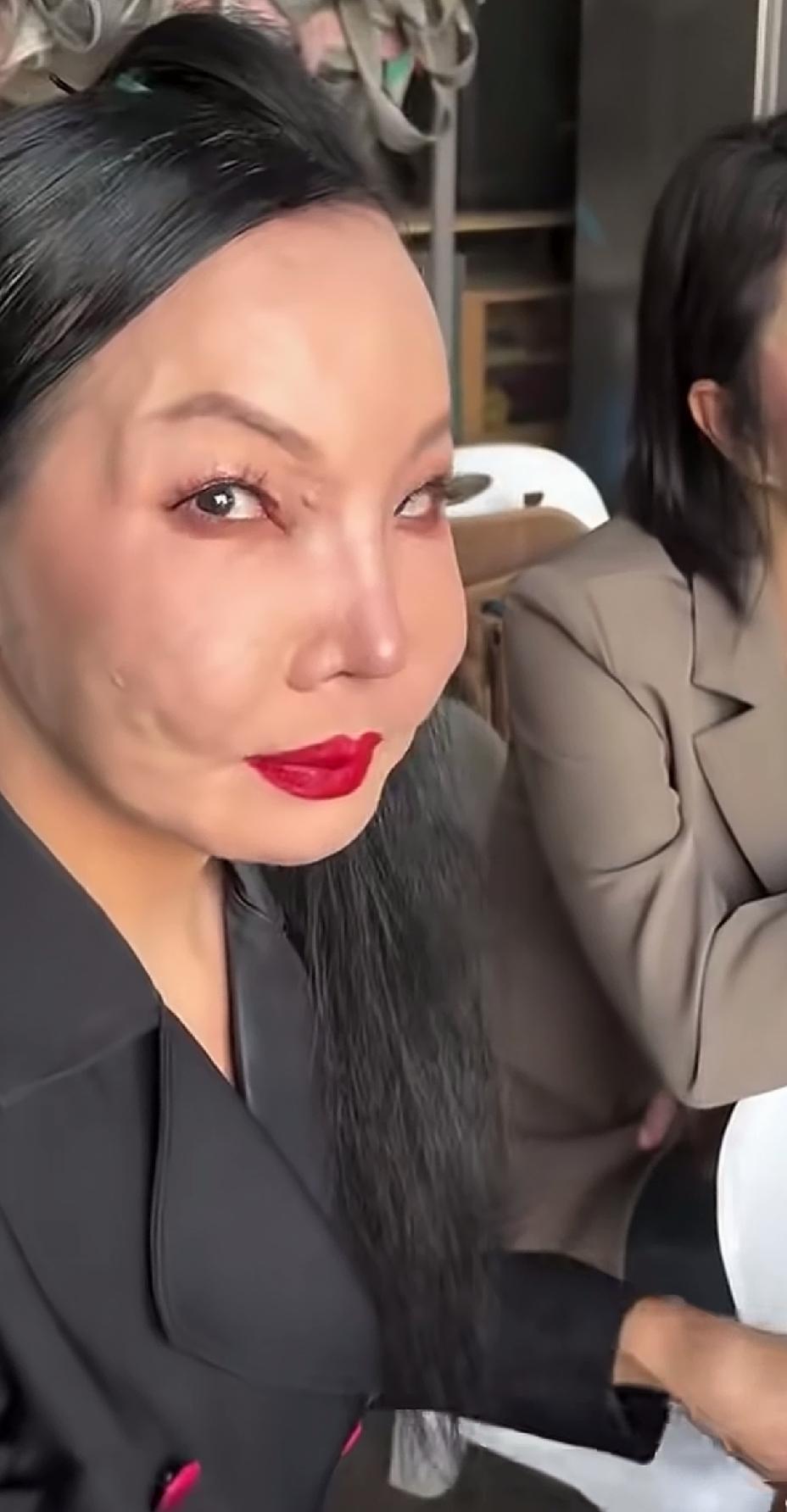 爱美的女人们，把自己的脸蛋整成这般模样，实在没办法欣赏她们的特殊美貌。