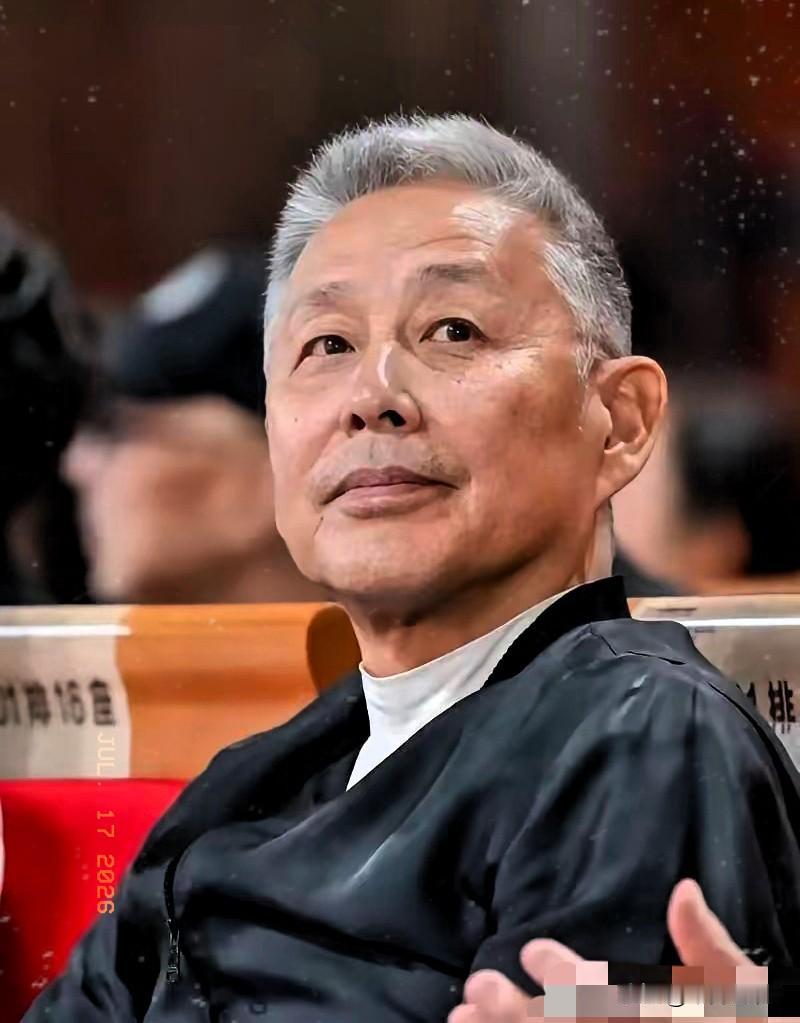 陈道明告诫女儿的一句话，堪称人间清醒：
“宁可嫁一个没文化的，也别碰那种有文化的
