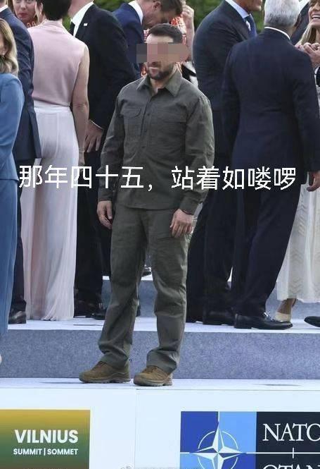 这形象怎么感觉像是会场保镖？唉，融不进的圈子就别硬融呐，要不然，各种高手的神图就
