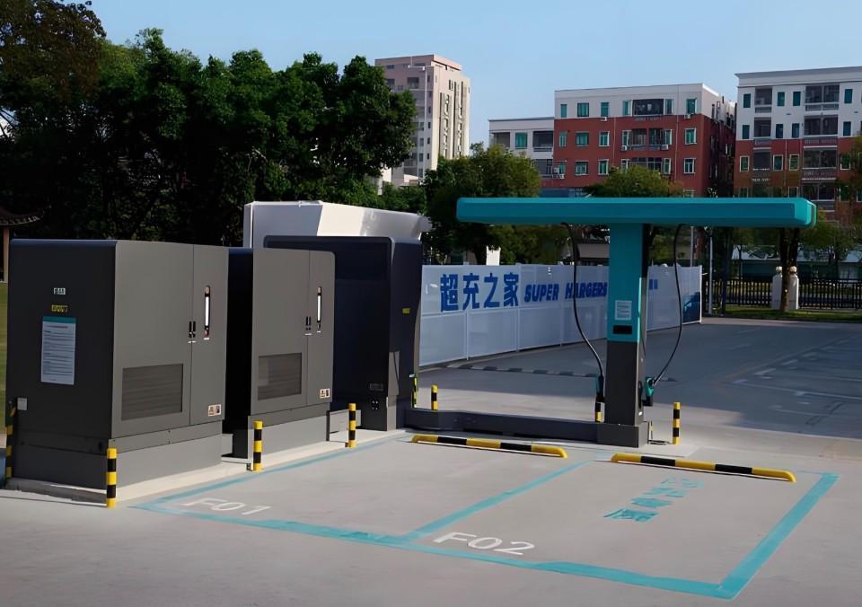 比亚迪闪充网络26天建5000座，年底目标20000座3月5日发布，26天后50