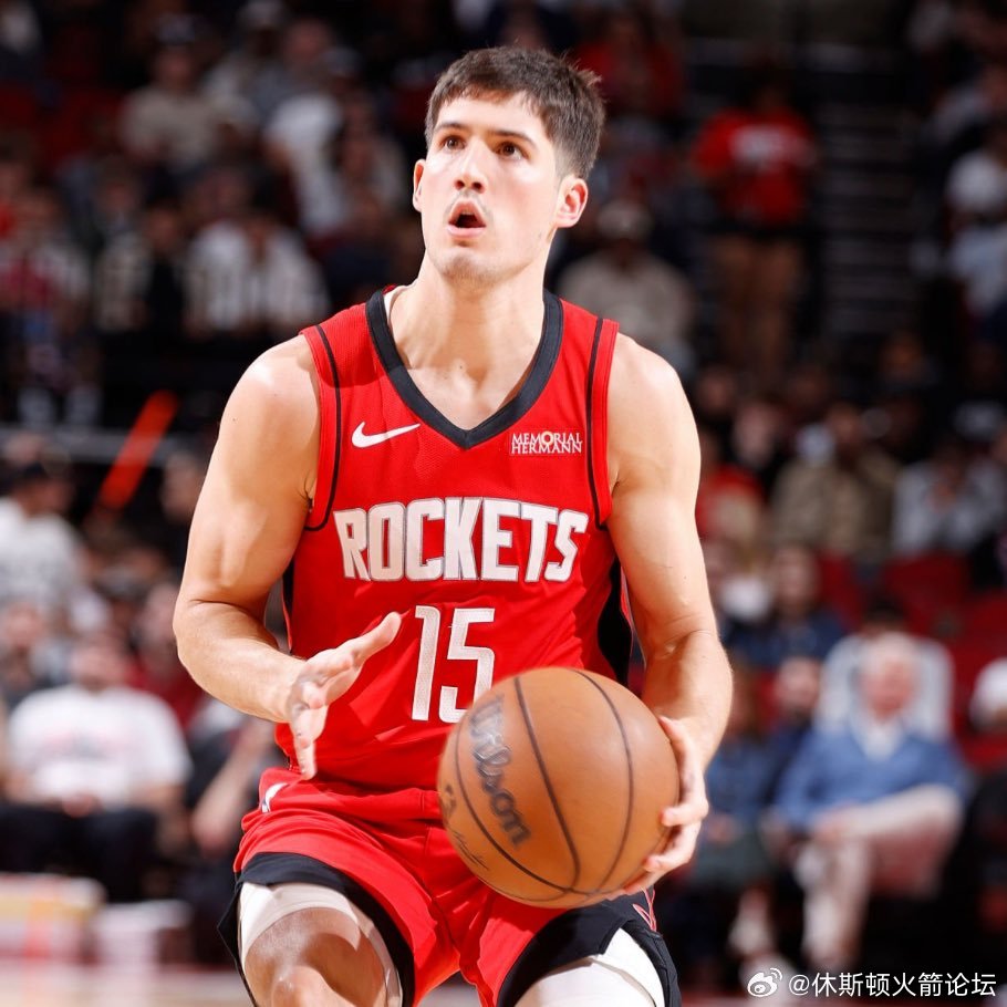 以下是21岁及以下后卫中，连续5场比赛至少命中4记三分的球员：里德·谢泼德（本赛