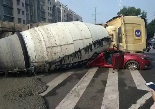 富源6死事故沉思：唯有求真，才能守住安全底线
 
7月11日8时许，曲靖富源县老