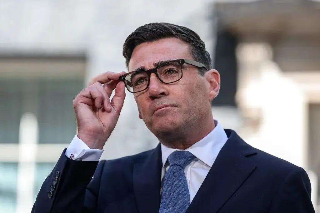 英国新首相上任，首批对外通话联系泽连斯基：英国对乌克兰的支持 “坚定不移”。
 