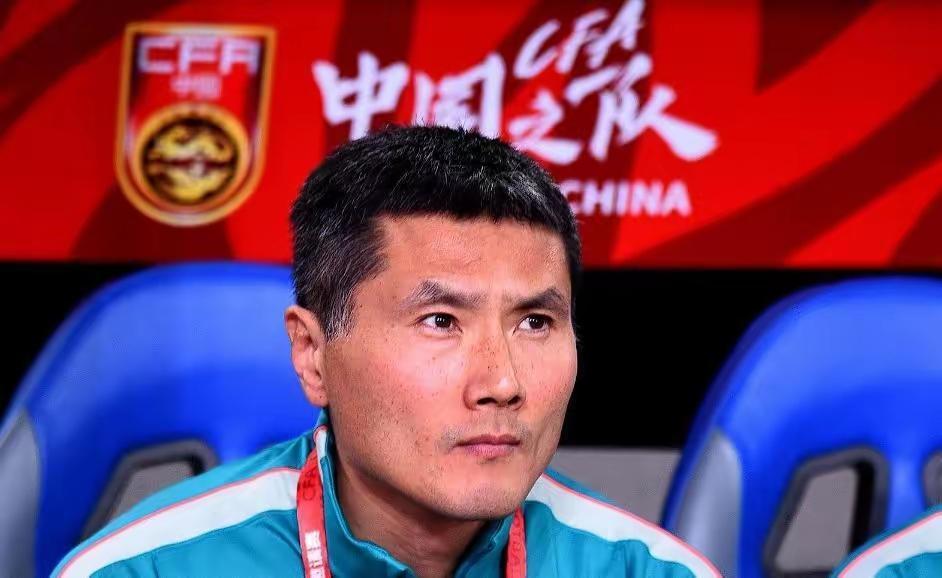 对邵佳一不抱希望了，看来以后本土少帅也只能寄希望于郑智了。
但有球迷不喜欢，说他