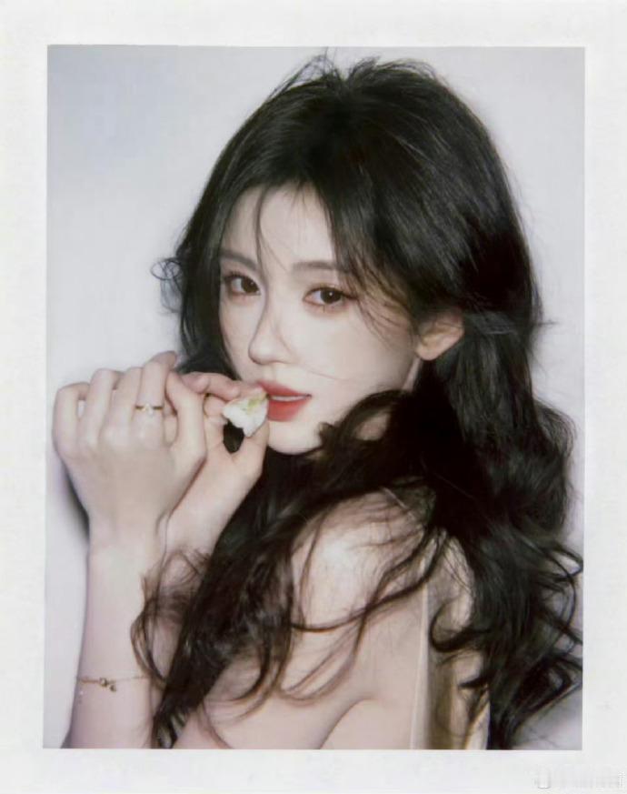 鞠婧祎发长文告别露芜衣【鞠婧祎】全体起立恭庆撕拉片之神一周年纪念日 