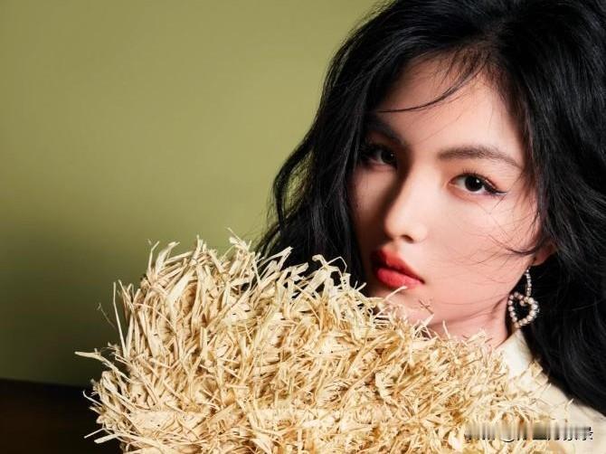 16岁王诗龄近照刷屏，这次真的美到认不出！
 
之前一直被网友建议：妆容偏成熟、