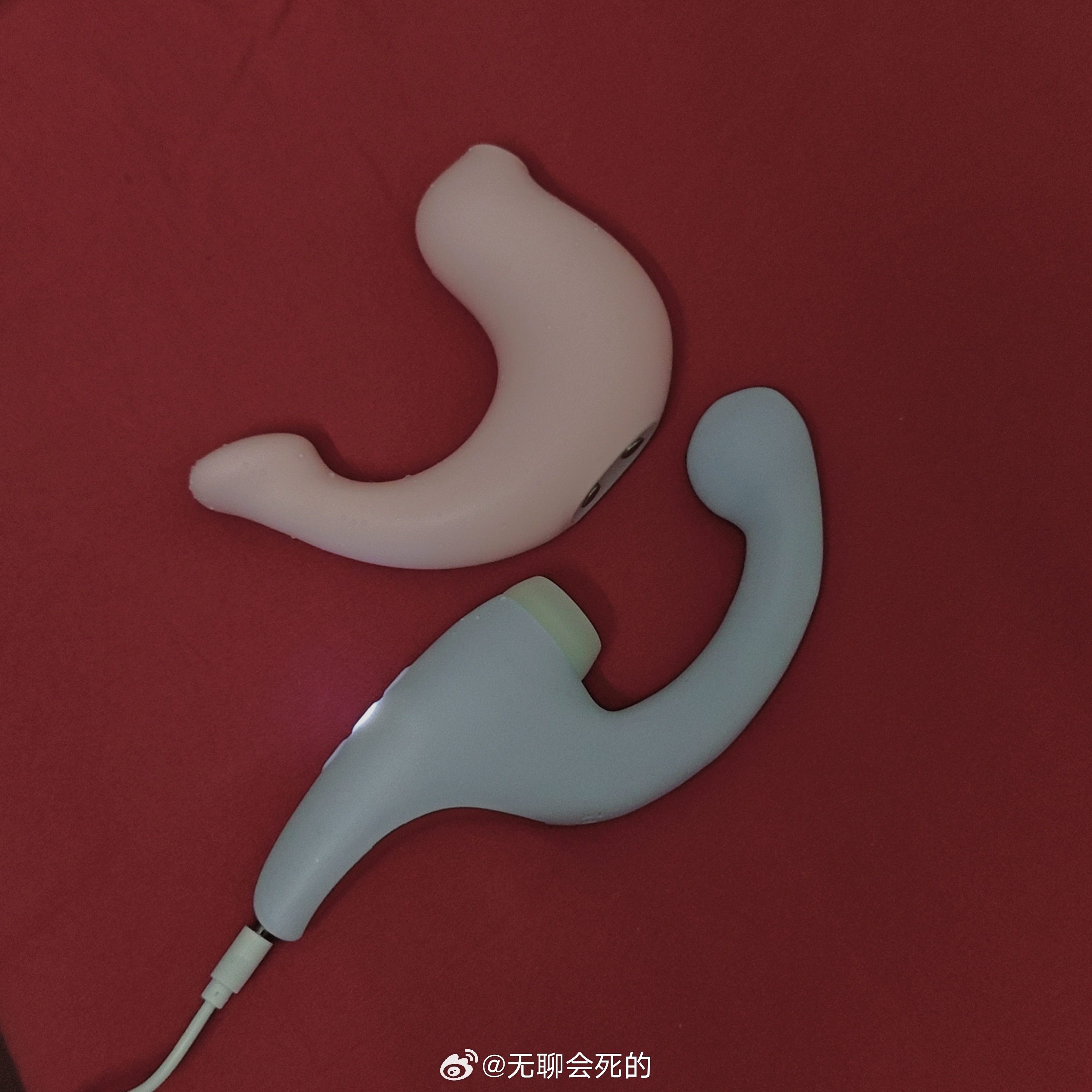 今晚要玩哪个玩具呢？好难猜呀，嘻嘻 