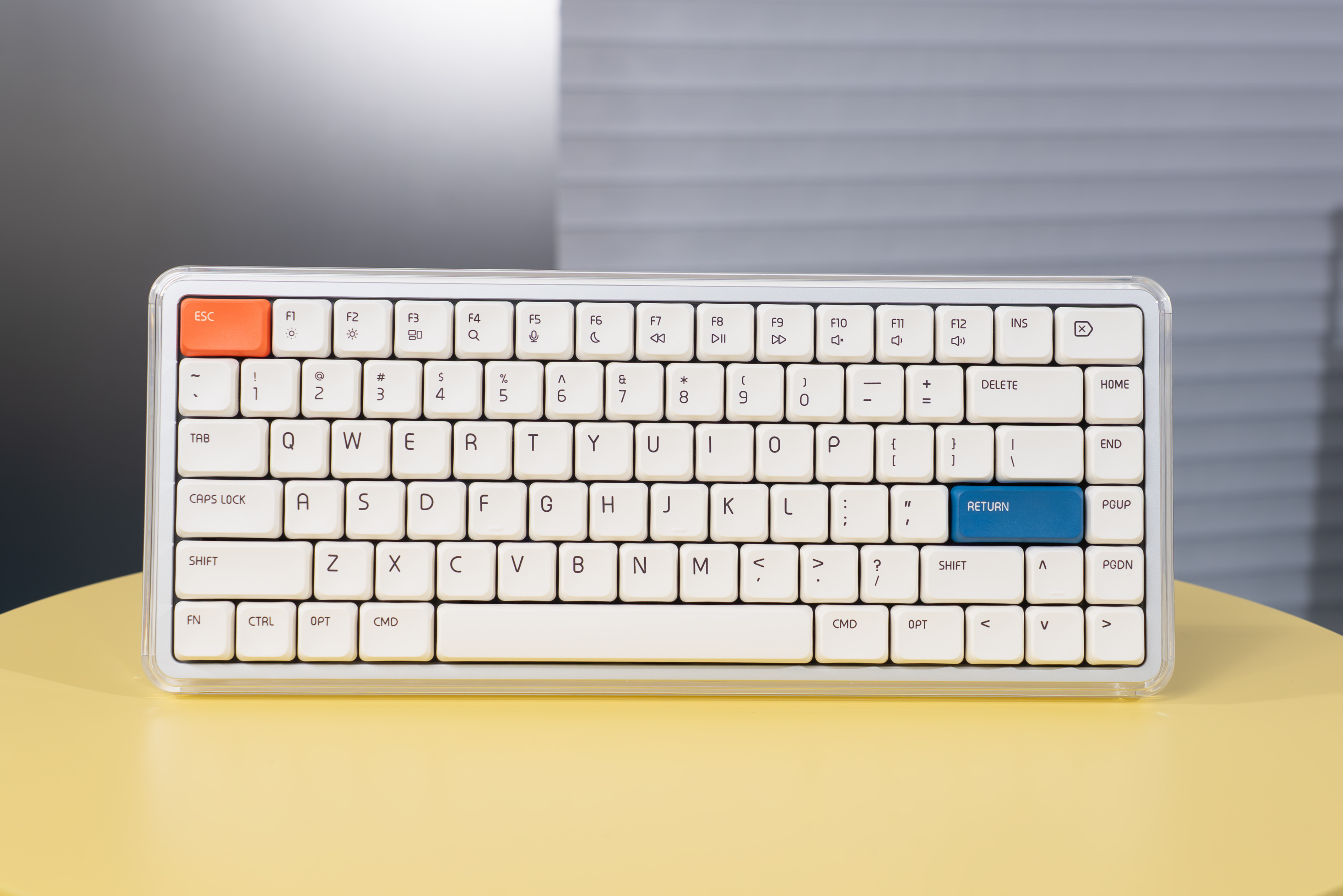 MelGeek蜜氪 O2 三模机械键盘做了个 Mac 版本，这款是专门针对 Ma