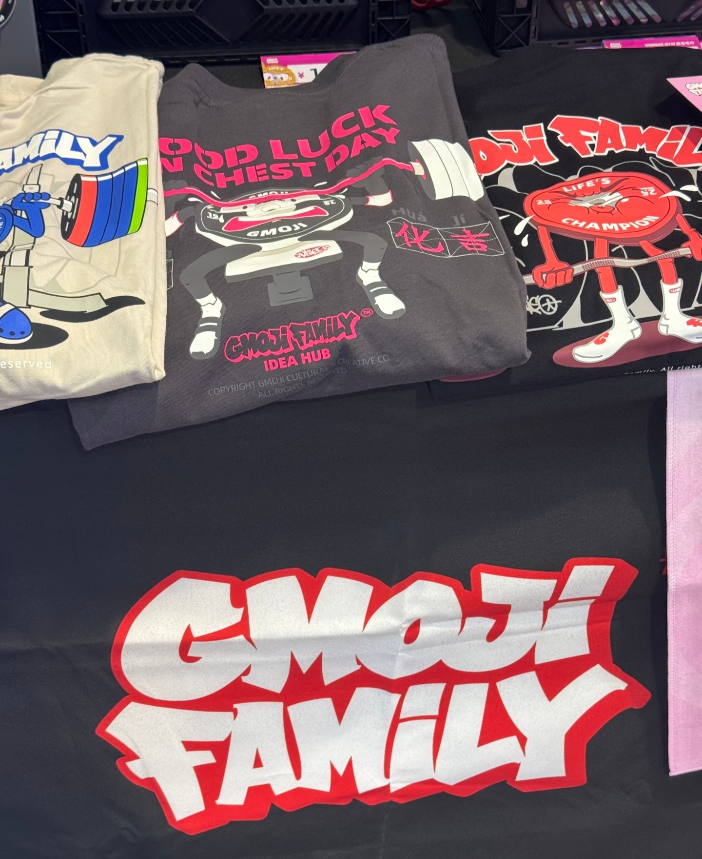 IWF国际健身展上看到的超可爱的杠铃片要是健身房里有这个，蹲腿的女孩子估计也都会