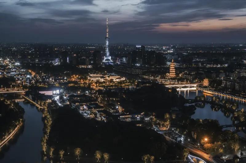 不管球员构成怎样，能参赛最起码不违规。泰州从此有了自己的名字，泰州！不再是扬州隔