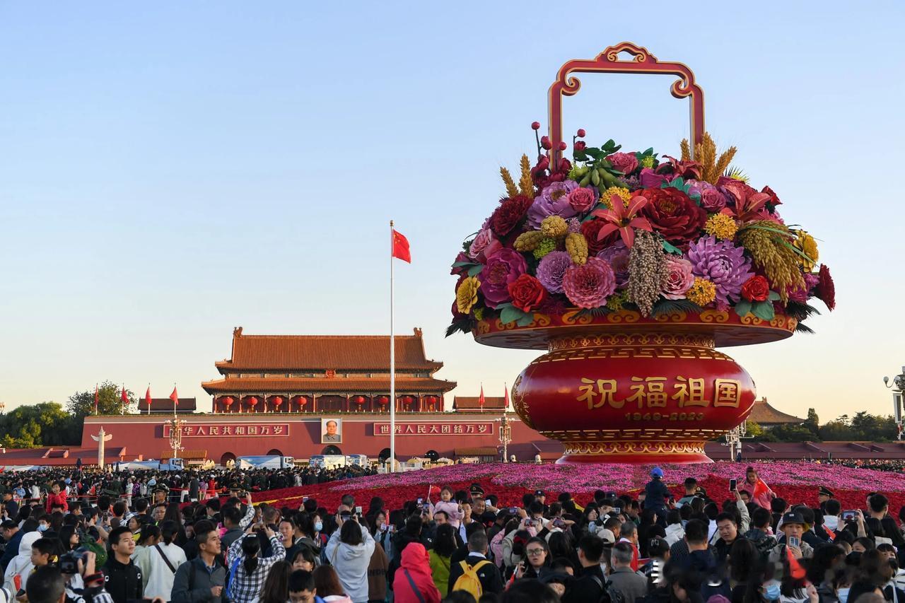 今年国庆真特别，目前为止的几大特色
1、前期，时隔44年，我们再射洲际导弹来预庆