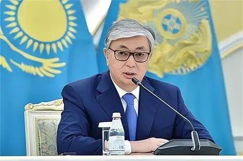 争分夺秒去俄化，哈萨克斯直捅俄罗斯软肋，转身就和普京签协议..
 
2026年5
