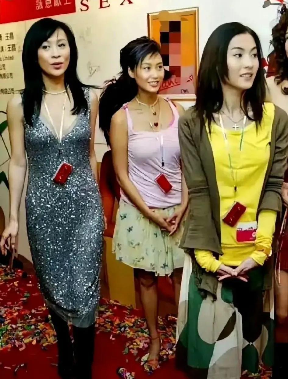 这张图大概率是上世纪末拍摄的，照片中的三位美女您一定觉得眼熟吧！没错，她们分别是