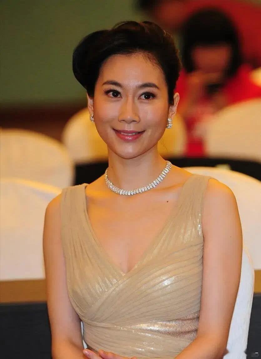 温峥嵘直播开麦：别装了！  笑不活！温峥嵘直播开怼“装的人”，这姐太敢说了 家人