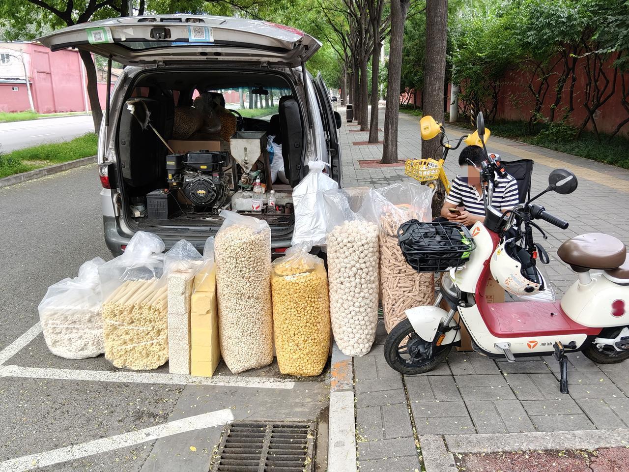 这几天出门外出，我留意了平日在京的异乡打工作。打了几次滴滴，司机来自全国各地，每
