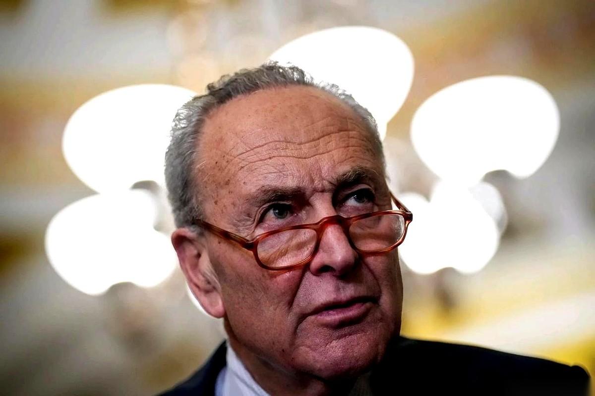 直接拿整个政府当人质了。
就因为一个州里头，特工执法那点事儿。
你们敢信？
民主