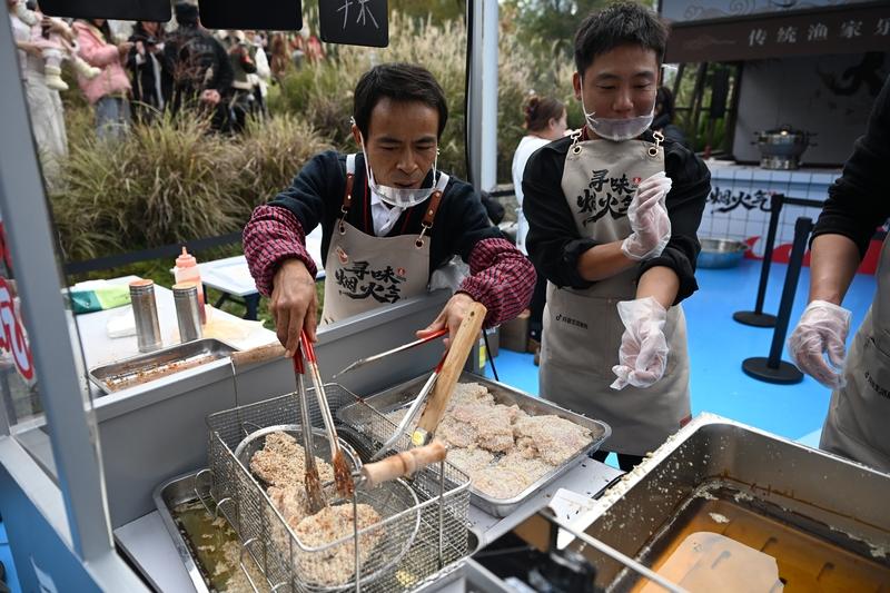 鸡排哥一夜爆火后现状：拒绝流量绑架，全国巡炸却藏着清醒
 
谁还记得那个喊着“做