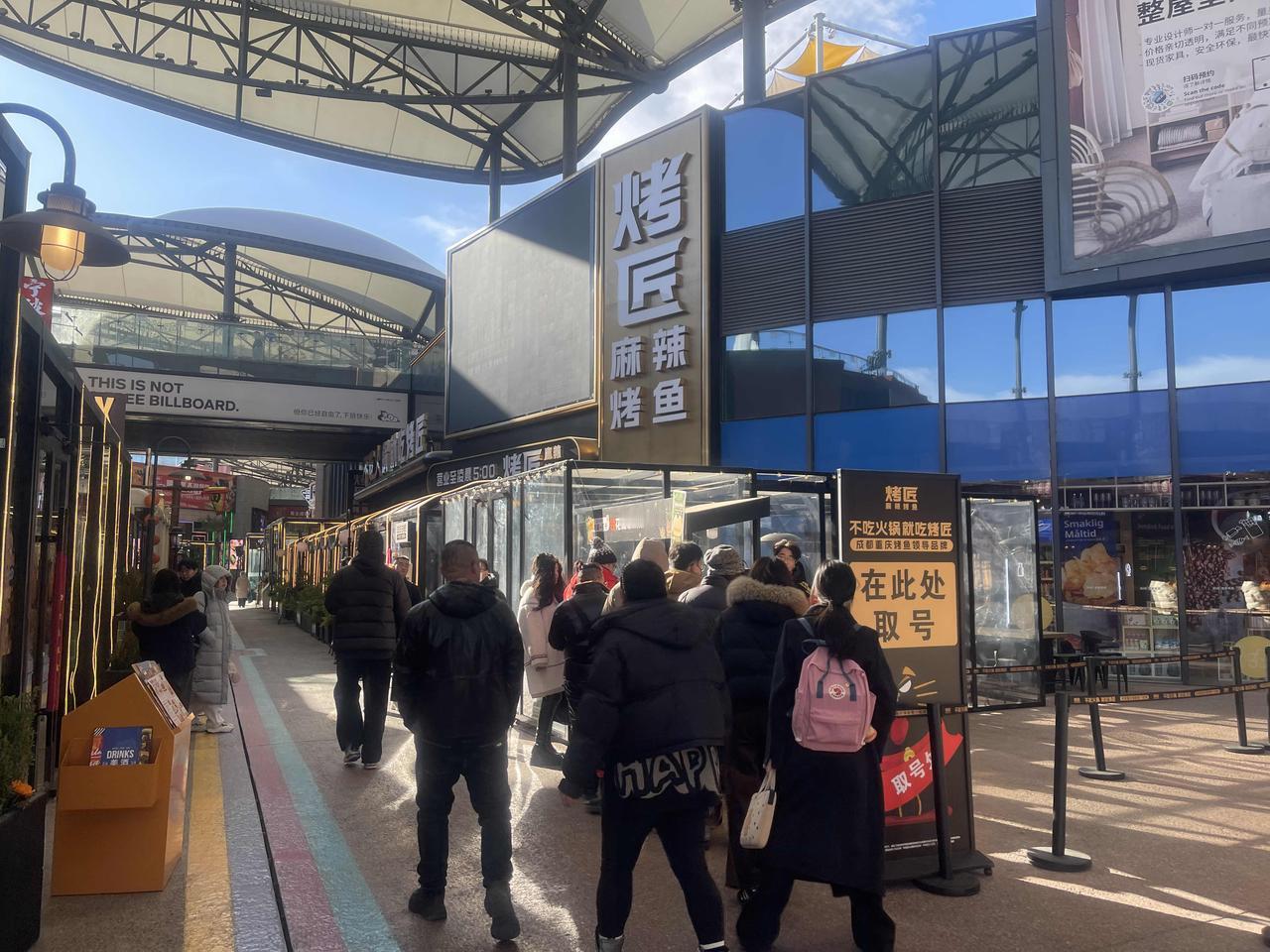 有孩子们的小幸福，聚个餐都得排队等号幸福的一餐饭 带父母出来吃饭 ！！