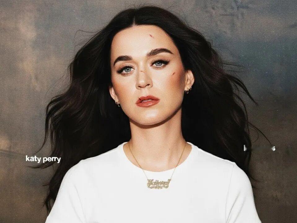 流行音乐女王“水果姐”Katy Perry（凯蒂·佩芮）最近在中国的直播中回应《