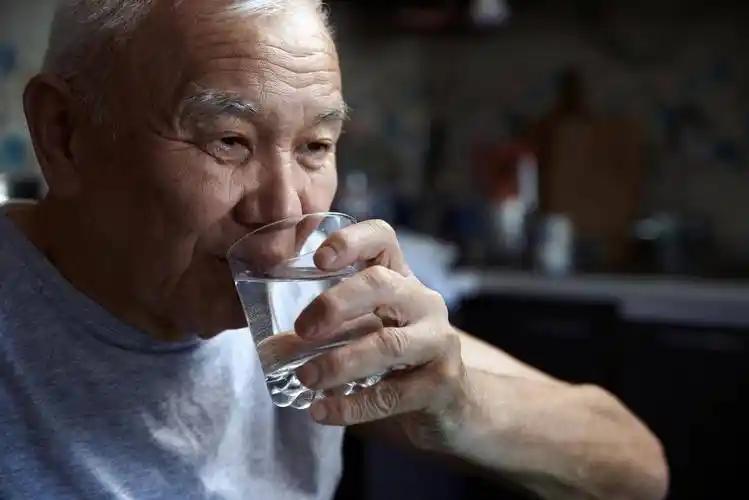 肝病患者要注意！肝病和饮食有关？医生告诫：若不想患肝硬化，饮食牢记 “3 不宜”