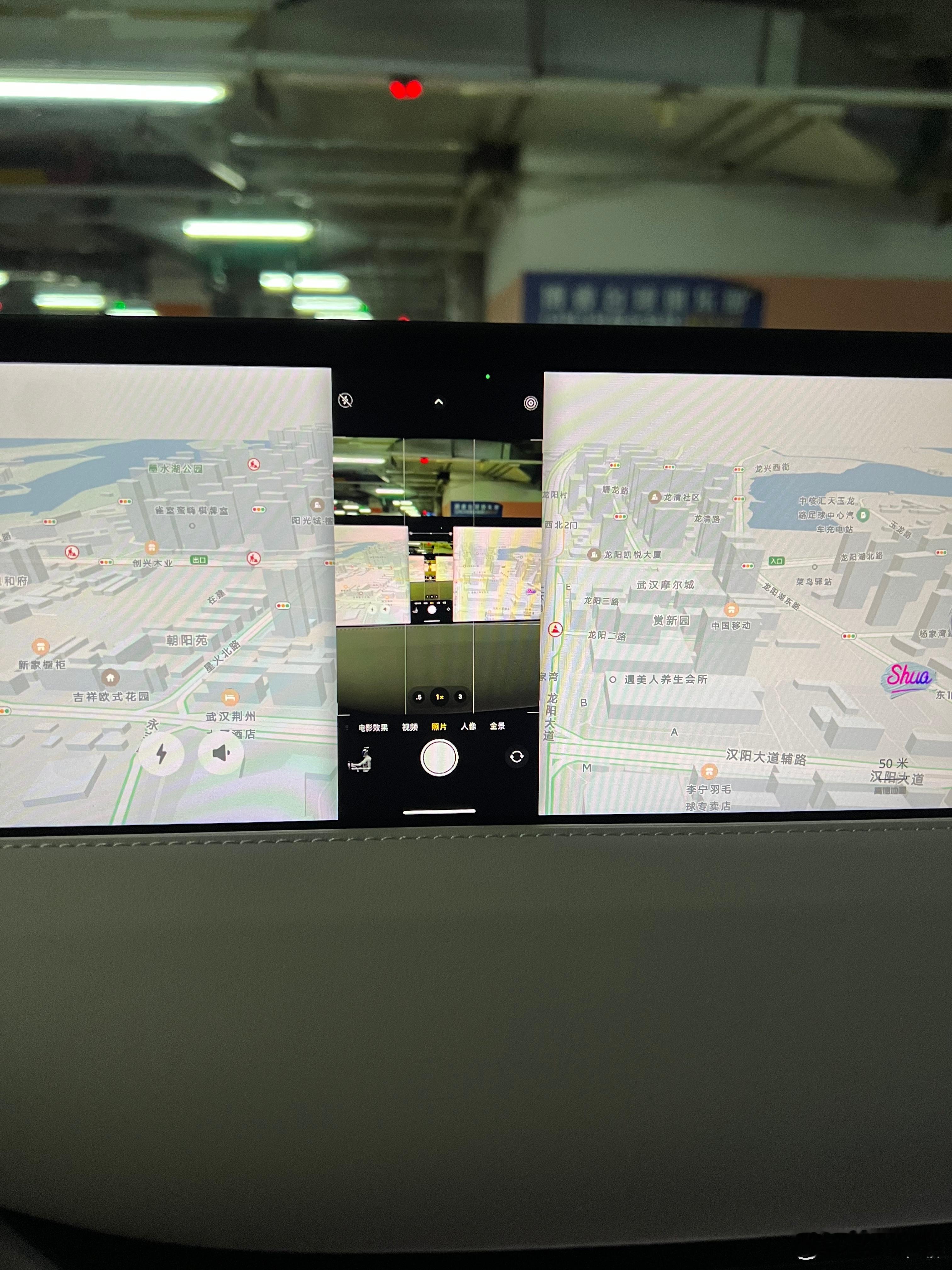 试了下苹果手机在车机上的投屏（智己），直接用了屏幕镜像。这镜像屏也太小了，比我手