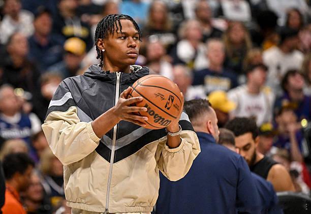 NBA季后赛首轮森林狼与掘金的系列赛已战至第四场，森林狼在爱德华兹、迪温琴佐两大