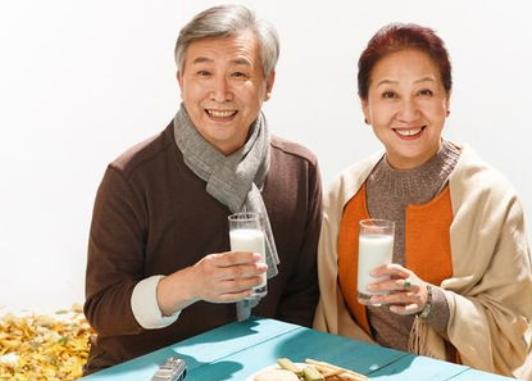 “吃饭八分饱”错了？医生建议：过了60岁，吃饭要尽量做到这7点

 
饮食习惯，
