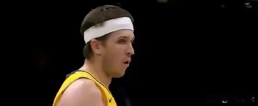 里夫斯，很快就会被放到货架上！进攻时候能够得分，但是需要一定的球权，场均20分也