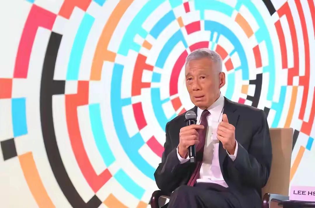新加坡前总理、现任国务资政的李显龙说，“若台海出现麻烦，那不只中美会被卷入，整个