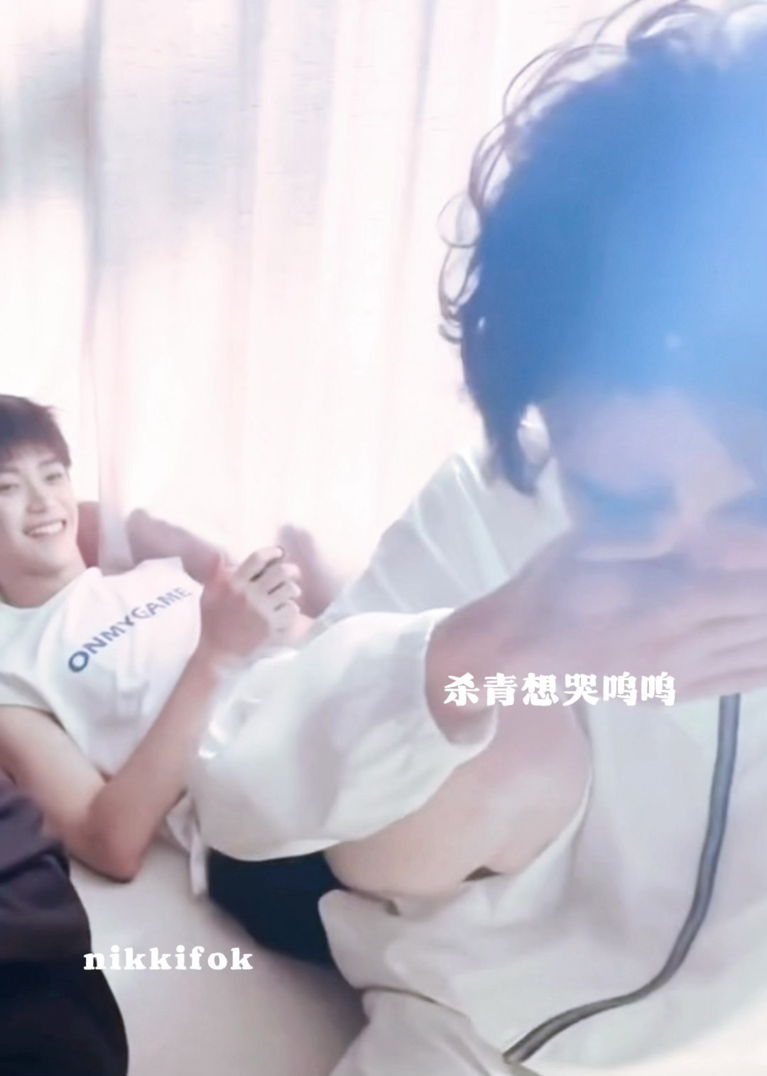 两个人的肢体接触看出杀青很不舍了🥺🥺🥺 