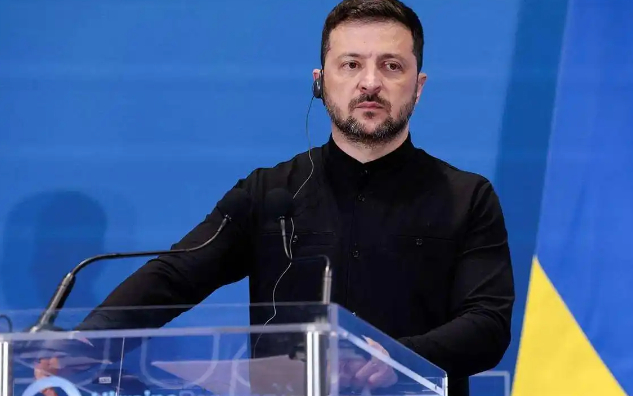 特朗普把压力给到了泽连斯基 最近乌克兰总统泽连斯基在欧洲多国频繁开展外交活动。分