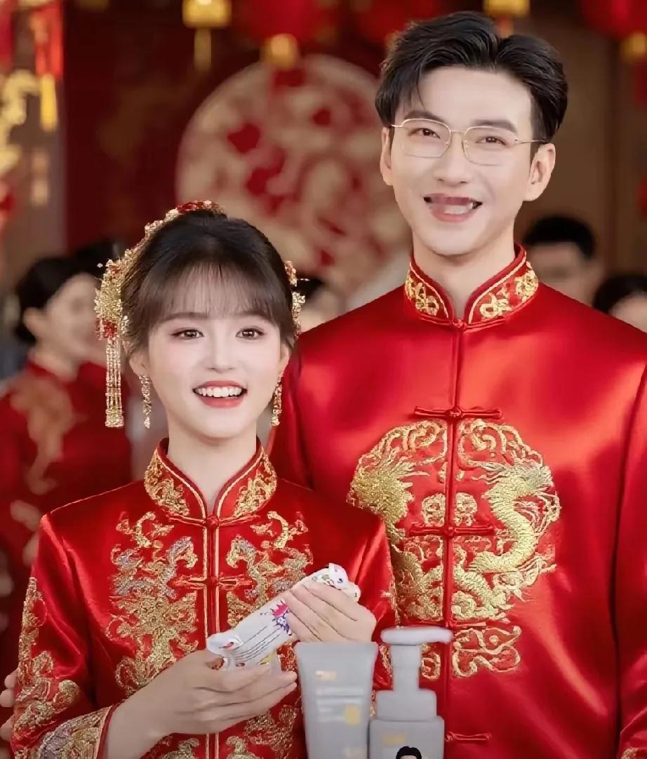 家人们谁懂啊！嗑到超甜的CP啦——于龙和杨咩！他俩的视频我反复刷都看不够。
  