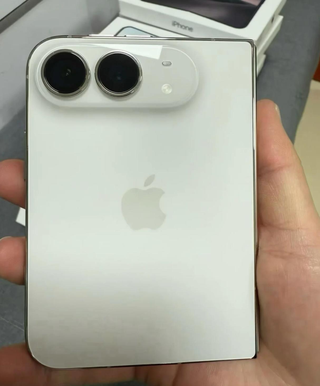 iPhone Duo已经基本到货了，真机的质感依旧在线，手机高端还得是苹果。Du